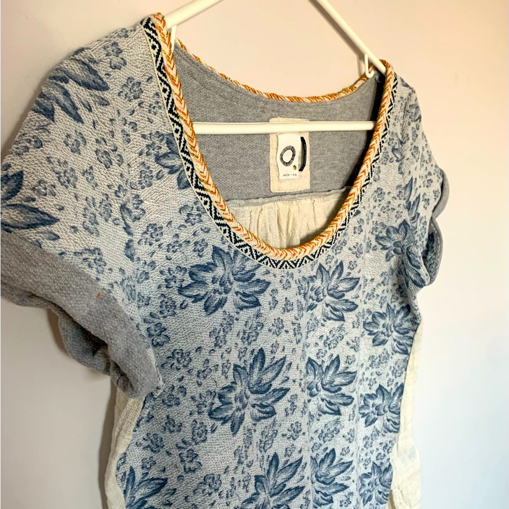 Akemi + kin embellished t shirt size small